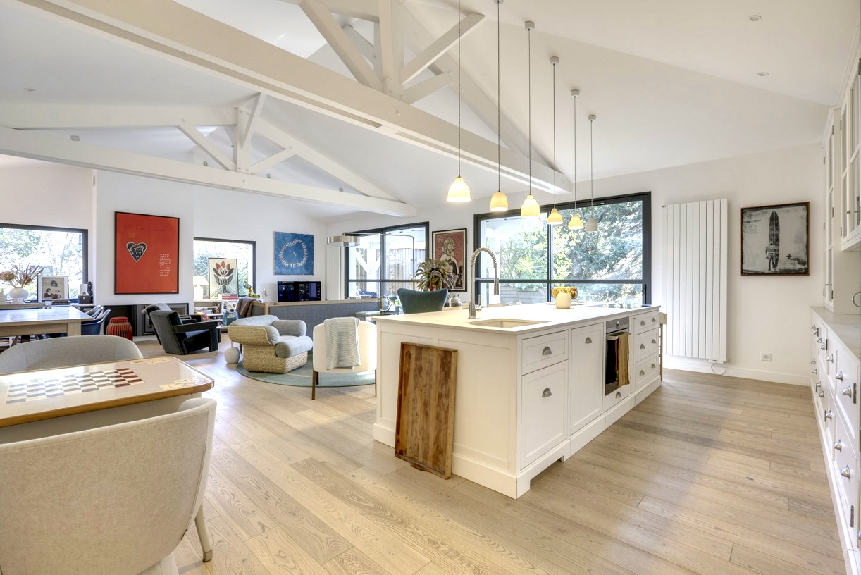 "Malibu Farm" For Sale Seignosse - Hossegor, recently renovated 4 bed / 3 bath villa marrying wood &amp; glass in West Coast spirit, boasting heated swimming pool... &pound; 1,988,000