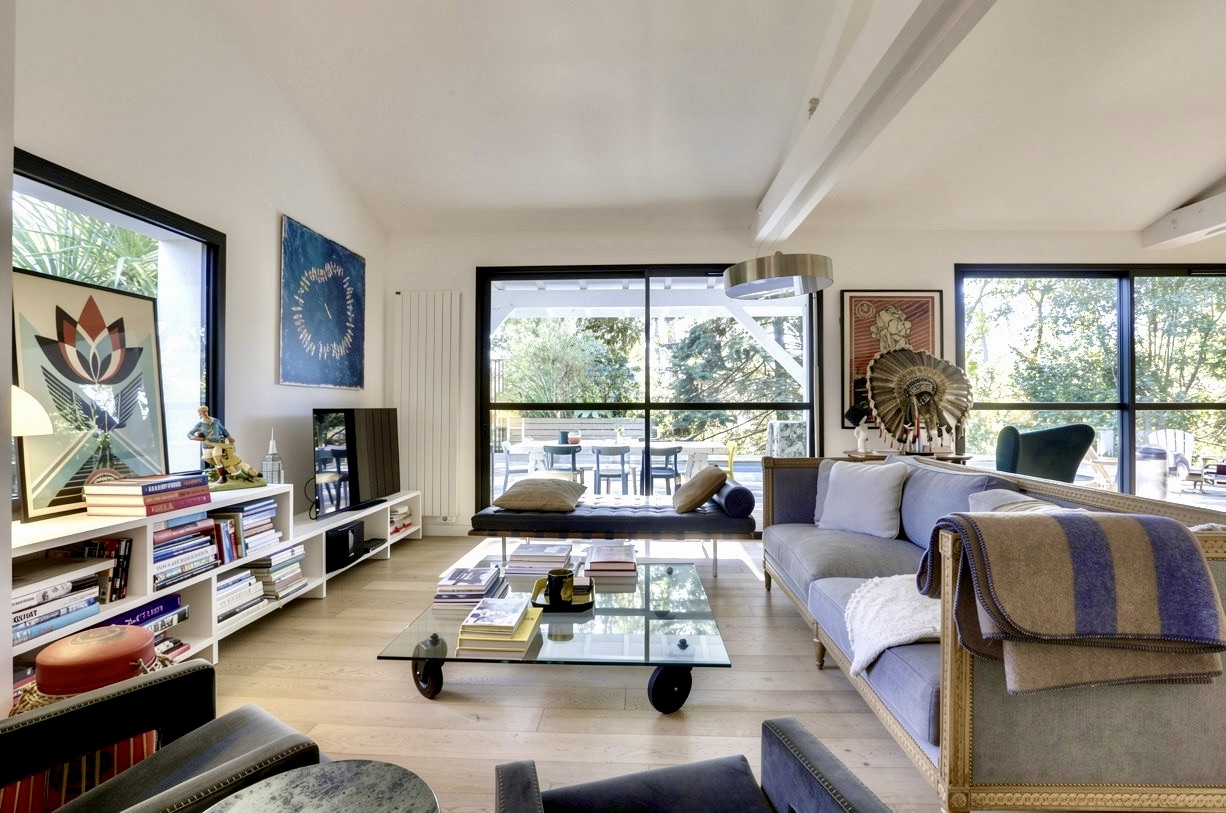 "Malibu Farm" For Sale Seignosse - Hossegor, recently renovated 4 bed / 3 bath villa marrying wood &amp; glass in West Coast spirit, boasting heated swimming pool... &pound; 1,988,000
