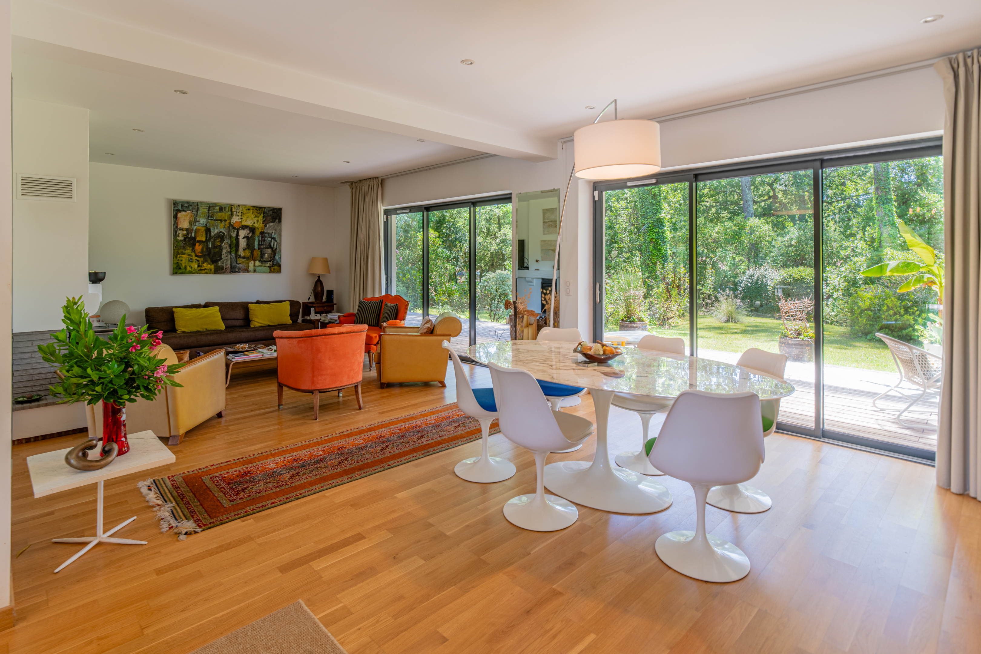 "Lake Tahoe Estate" For Sale Leon 7KM from the beach, close to all amenities, lake &amp; forest, Moliets Golf Course - superb contemporary 4 bed / 5 bath villa with swimming pool &amp; annex nested on circa 3800 sq. m. of land... &pound; 1,075,000