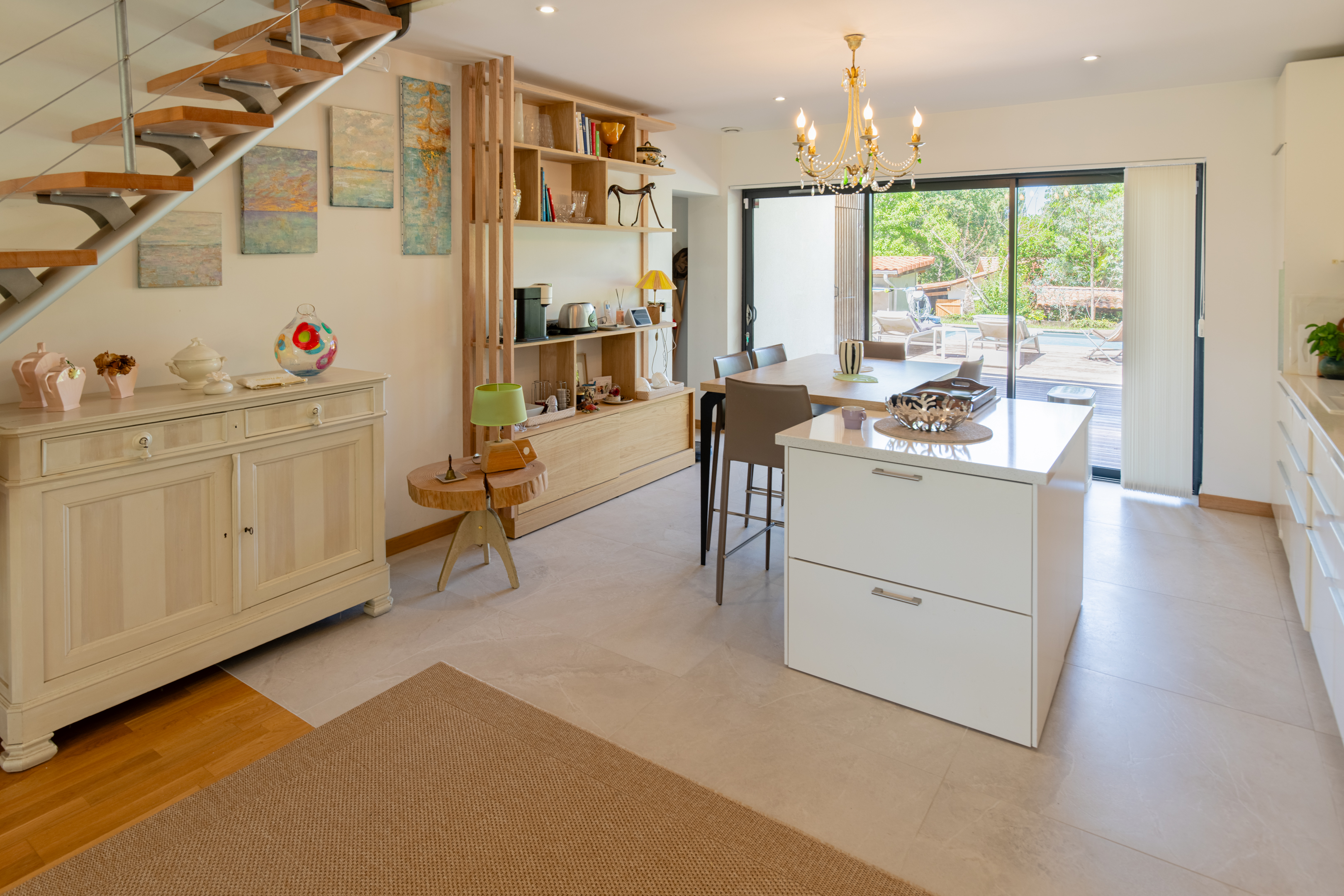 "Lake Tahoe Estate" For Sale Leon 7KM from the beach, close to all amenities, lake &amp; forest, Moliets Golf Course - superb contemporary 4 bed / 5 bath villa with swimming pool &amp; annex nested on circa 3800 sq. m. of land... &pound; 1,075,000