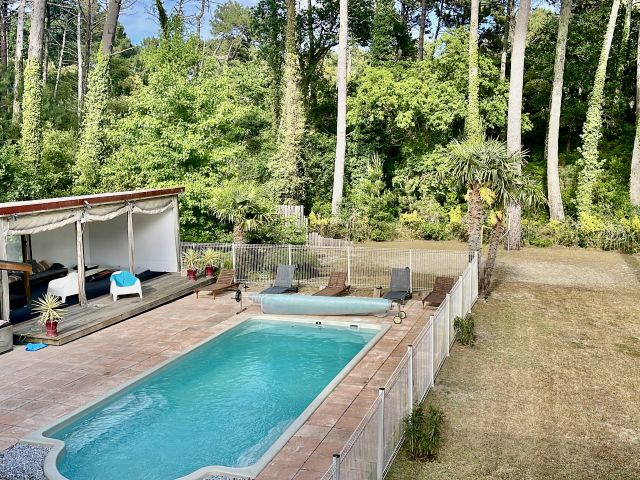 "Sand Harbor Beach Estate" For Sale Seignosse, Beaches by Foot / 5mn drive to Golf Course, in quiet &amp; peaceful surroundings, comfortable 6 bed / 6 bath villa on 1950 sq. m. of land with heated swimming pool amidst the pine forest... &pound;1,225,000