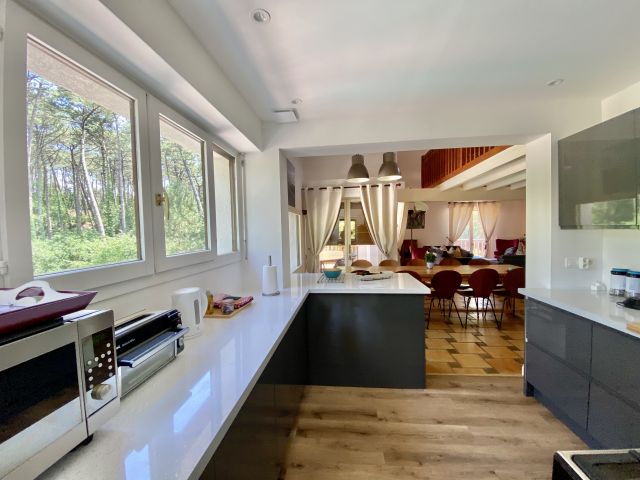 "Sand Harbor Beach Estate" For Sale Seignosse, Beaches by Foot / 5mn drive to Golf Course, in quiet &amp; peaceful surroundings, comfortable 6 bed / 6 bath villa on 1950 sq. m. of land with heated swimming pool amidst the pine forest... &pound;1,225,000