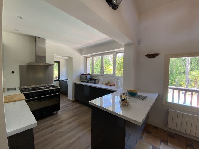 "Sand Harbor Beach Estate" For Sale Seignosse, Beaches by Foot / 5mn drive to Golf Course, in quiet &amp; peaceful surroundings, comfortable 6 bed / 6 bath villa on 1950 sq. m. of land with heated swimming pool amidst the pine forest... &pound;1,225,000