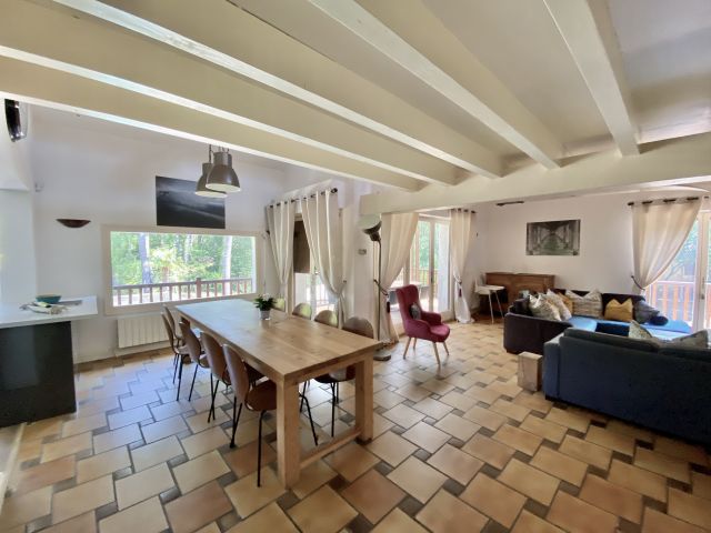 "Sand Harbor Beach Estate" For Sale Seignosse, Beaches by Foot / 5mn drive to Golf Course, in quiet &amp; peaceful surroundings, comfortable 6 bed / 6 bath villa on 1950 sq. m. of land with heated swimming pool amidst the pine forest... &pound;1,225,000