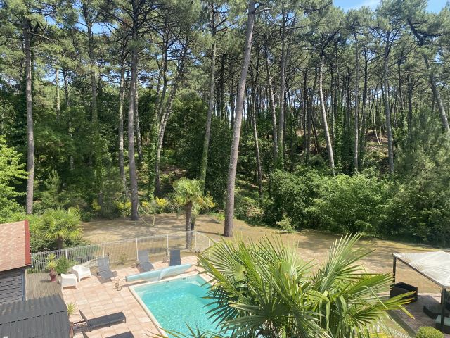 "Sand Harbor Beach Estate" For Sale Seignosse, Beaches by Foot / 5mn drive to Golf Course, in quiet &amp; peaceful surroundings, comfortable 6 bed / 6 bath villa on 1950 sq. m. of land with heated swimming pool amidst the pine forest... &pound;1,225,000