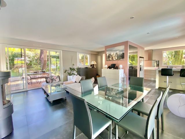 SOLD BY OUR TEAM - "Santa Barbara Beach House" Seignosse Ocean &amp; Golf, walking distance to the beach and in quiet surroundings, lovely 4 bed / 3 bath villa including contemporary finishings, heated swimming pool &amp; terraces...