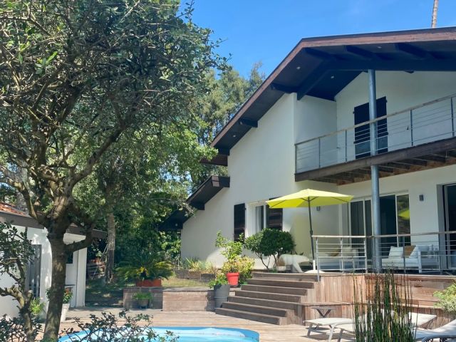 SOLD BY OUR TEAM - "Santa Barbara Beach House" Seignosse Ocean &amp; Golf, walking distance to the beach and in quiet surroundings, lovely 4 bed / 3 bath villa including contemporary finishings, heated swimming pool &amp; terraces...