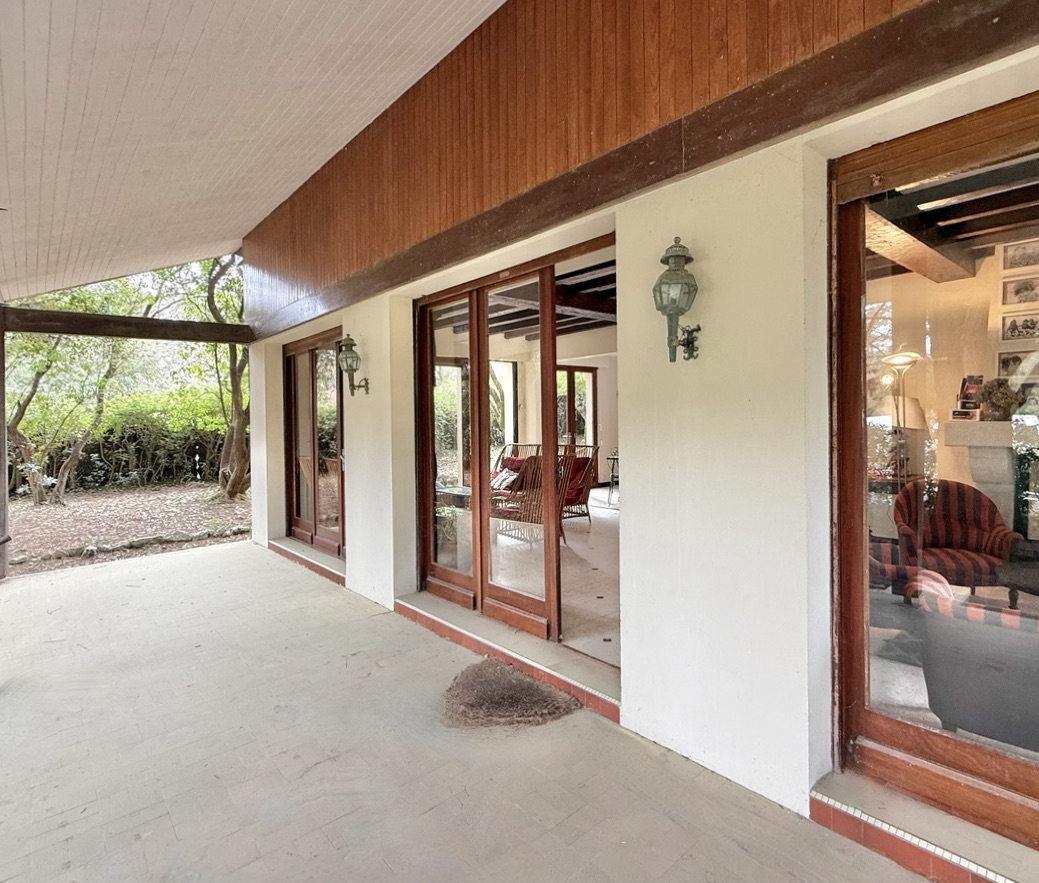 &ldquo;Wood Creek Beach House&rdquo; For Sale Seignosse Ocean by the beach, quiet location, 8 bed / 4 bath villa on 1000 sq. m. of wooded land with swimming pool; excellent rental potential if desired&hellip; &pound; 1,115,000.&nbsp;