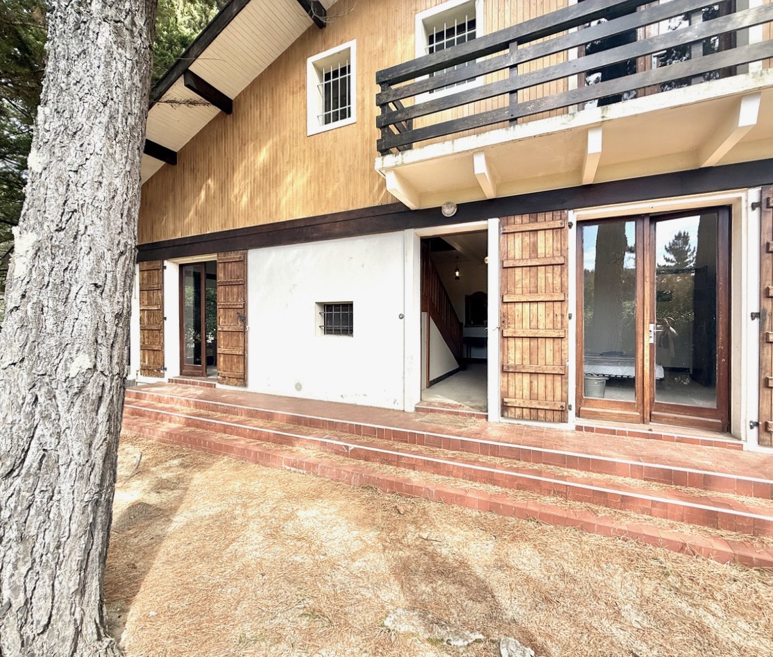 &ldquo;Wood Creek Beach House&rdquo; For Sale Seignosse Ocean by the beach, quiet location, 8 bed / 4 bath villa on 1000 sq. m. of wooded land with swimming pool; excellent rental potential if desired&hellip; &pound; 1,115,000.&nbsp;