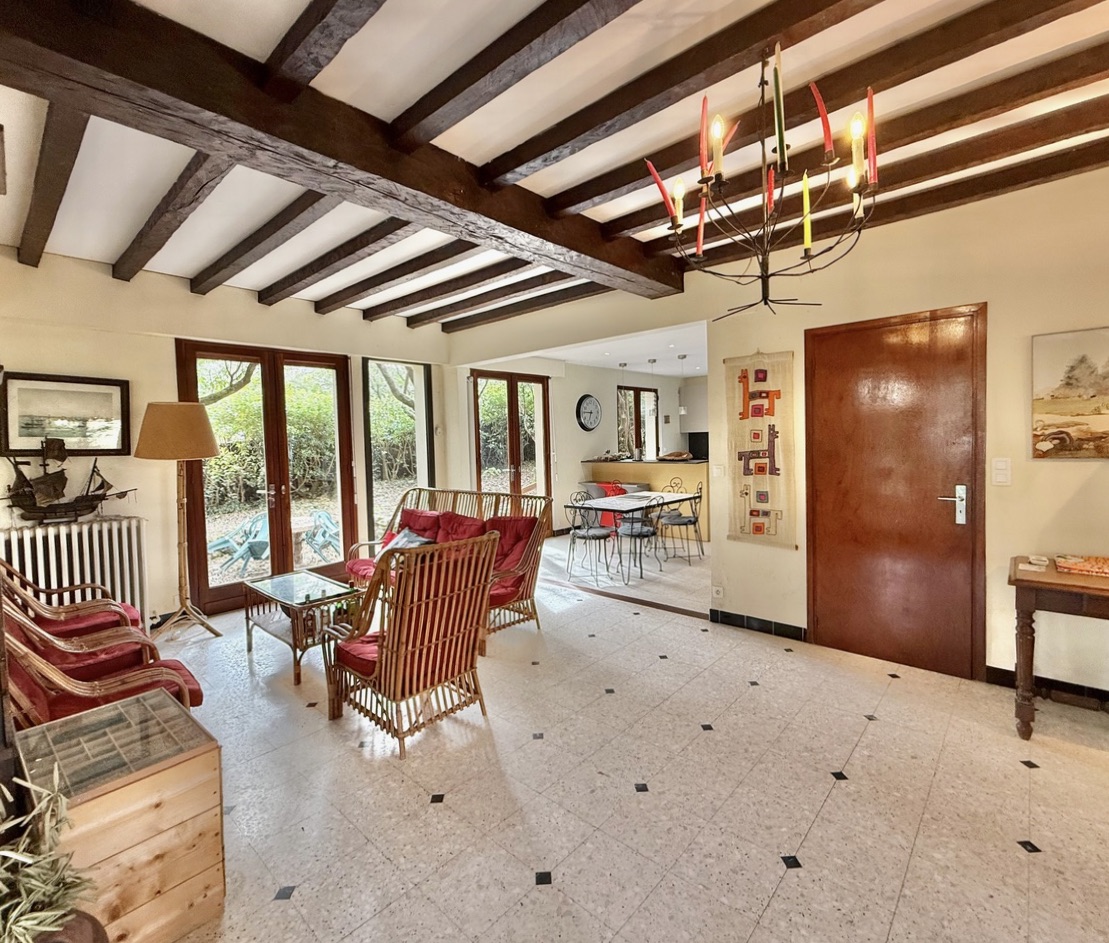 &ldquo;Wood Creek Beach House&rdquo; For Sale Seignosse Ocean by the beach, quiet location, 8 bed / 4 bath villa on 1000 sq. m. of wooded land with swimming pool; excellent rental potential if desired&hellip; &pound; 1,115,000.&nbsp;