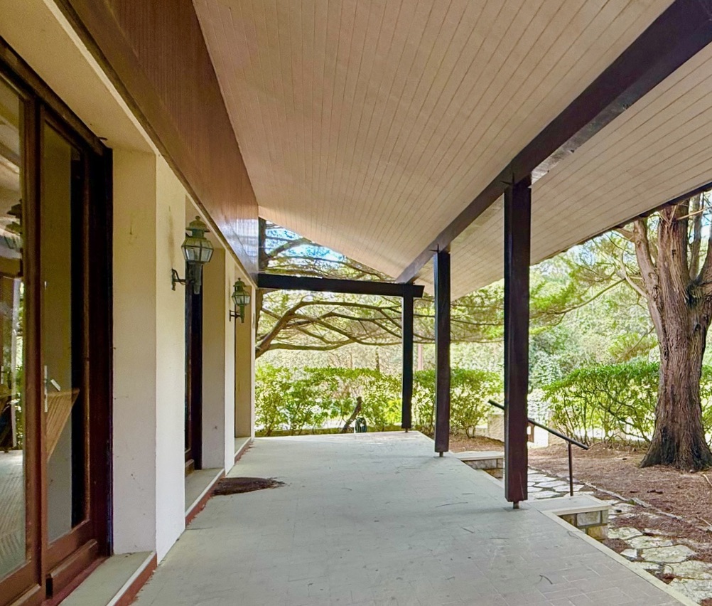 &ldquo;Wood Creek Beach House&rdquo; For Sale Seignosse Ocean by the beach, quiet location, 8 bed / 4 bath villa on 1000 sq. m. of wooded land with swimming pool; excellent rental potential if desired&hellip; &pound; 1,115,000.&nbsp;