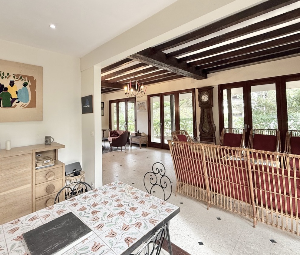 &ldquo;Wood Creek Beach House&rdquo; For Sale Seignosse Ocean by the beach, quiet location, 8 bed / 4 bath villa on 1000 sq. m. of wooded land with swimming pool; excellent rental potential if desired&hellip; &pound; 1,115,000.&nbsp;