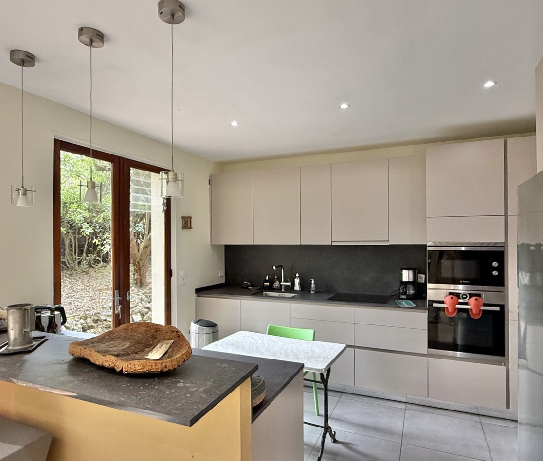 &ldquo;Wood Creek Beach House&rdquo; For Sale Seignosse Ocean by the beach, quiet location, 8 bed / 4 bath villa on 1000 sq. m. of wooded land with swimming pool; excellent rental potential if desired&hellip; &pound; 1,115,000.&nbsp;