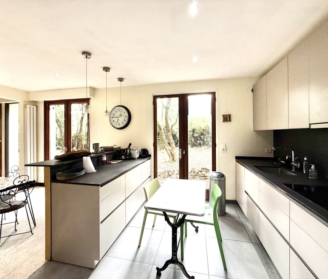 &ldquo;Wood Creek Beach House&rdquo; For Sale Seignosse Ocean by the beach, quiet location, 8 bed / 4 bath villa on 1000 sq. m. of wooded land with swimming pool; excellent rental potential if desired&hellip; &pound; 1,115,000.&nbsp;