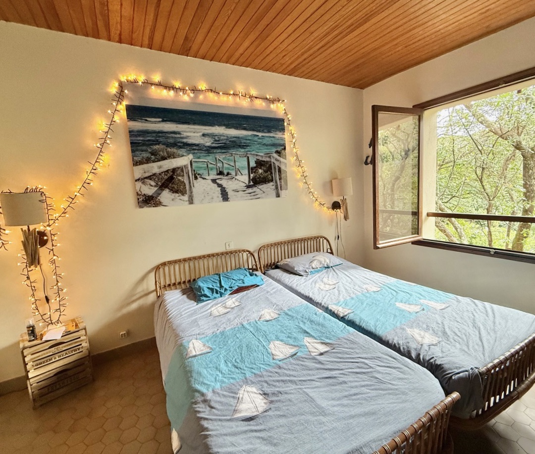 &ldquo;Wood Creek Beach House&rdquo; For Sale Seignosse Ocean by the beach, quiet location, 8 bed / 4 bath villa on 1000 sq. m. of wooded land with swimming pool; excellent rental potential if desired&hellip; &pound; 1,115,000.&nbsp;