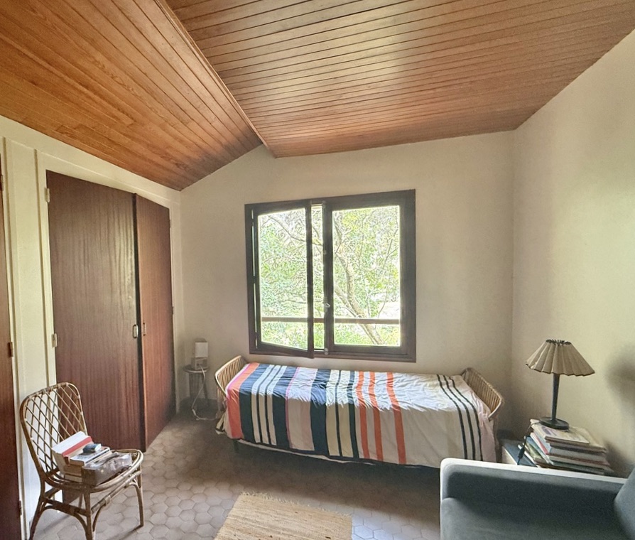 &ldquo;Wood Creek Beach House&rdquo; For Sale Seignosse Ocean by the beach, quiet location, 8 bed / 4 bath villa on 1000 sq. m. of wooded land with swimming pool; excellent rental potential if desired&hellip; &pound; 1,115,000.&nbsp;