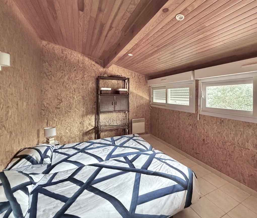 &ldquo;Wood Creek Beach House&rdquo; For Sale Seignosse Ocean by the beach, quiet location, 8 bed / 4 bath villa on 1000 sq. m. of wooded land with swimming pool; excellent rental potential if desired&hellip; &pound; 1,115,000.&nbsp;