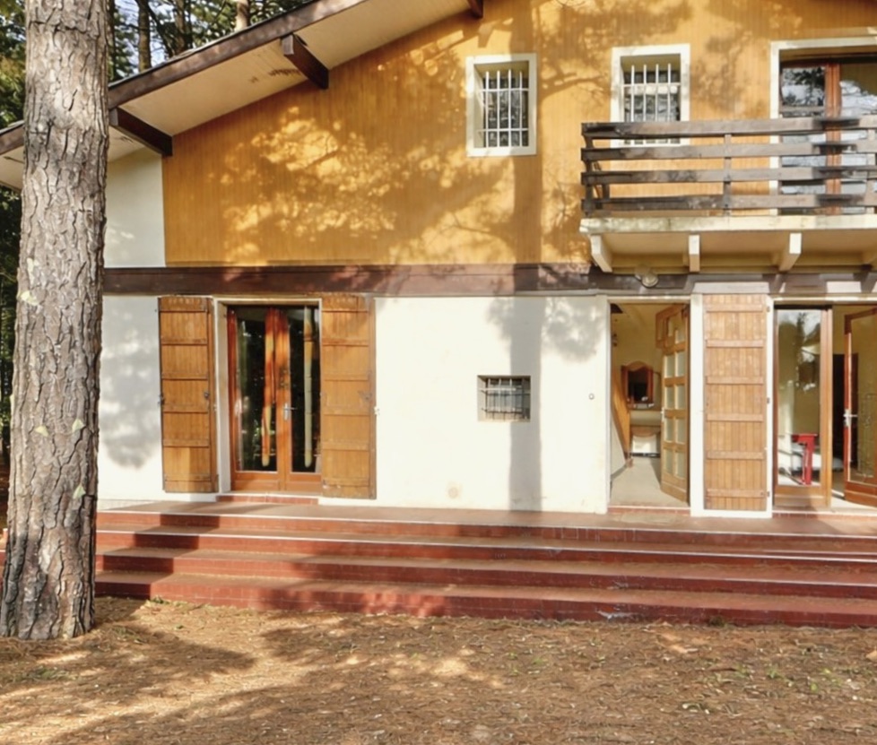 &ldquo;Wood Creek Beach House&rdquo; For Sale Seignosse Ocean by the beach, quiet location, 8 bed / 4 bath villa on 1000 sq. m. of wooded land with swimming pool; excellent rental potential if desired&hellip; &pound; 1,115,000.&nbsp;