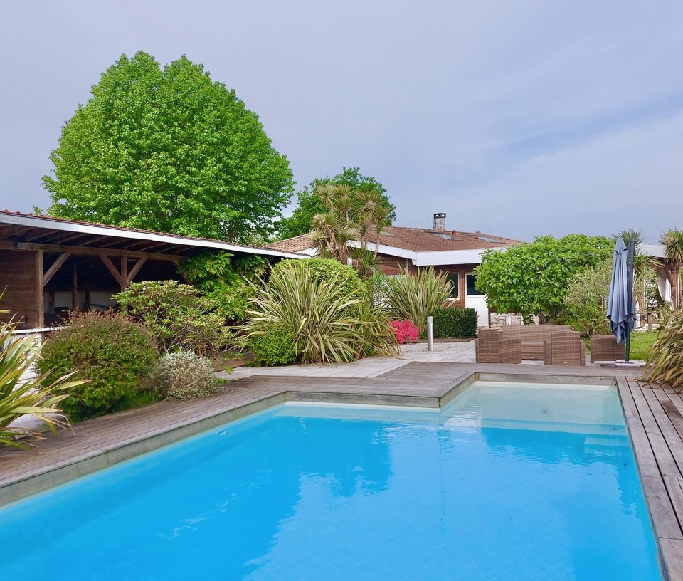 "Cachuma Lake House" For Sale Soustons Near Lake &amp; Shops, in very quiet surroundings,cleverly designed 227 sq. m. wooden home with heated swimming pool, set on 2000 sq. m. of land... &pound; 865,000.&nbsp;