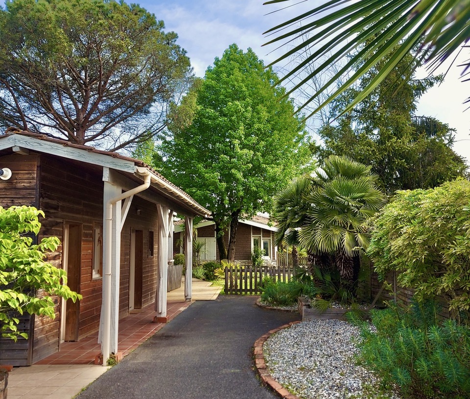 "Cachuma Lake House" For Sale Soustons Near Lake &amp; Shops, in very quiet surroundings,cleverly designed 227 sq. m. wooden home with heated swimming pool, set on 2000 sq. m. of land... &pound; 865,000.&nbsp;