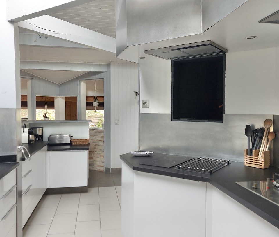 "Cachuma Lake House" For Sale Soustons Near Lake &amp; Shops, in very quiet surroundings,cleverly designed 227 sq. m. wooden home with heated swimming pool, set on 2000 sq. m. of land... &pound; 865,000.&nbsp;