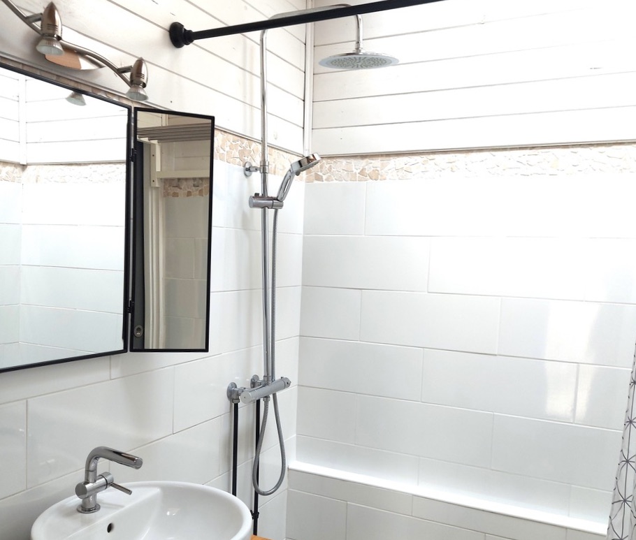 "Cachuma Lake House" For Sale Soustons Near Lake &amp; Shops, in very quiet surroundings,cleverly designed 227 sq. m. wooden home with heated swimming pool, set on 2000 sq. m. of land... &pound; 865,000.&nbsp;