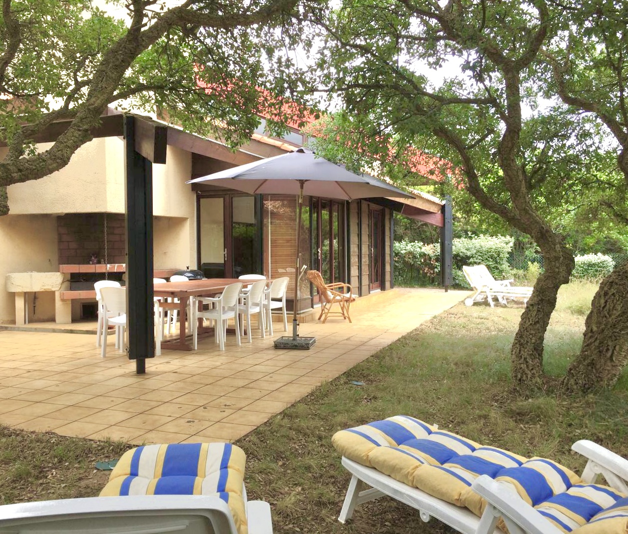 &nbsp;Just Sold,by our Team-&nbsp; "Gaviota Beach House", Exclusive Sales Mandate Hossegor Between Lake &amp; Ocean, comfortable 4/5 bed family home on 1650 sq. m. of wooded land. Quiet architect-designed retreat, original &amp; intimist.
