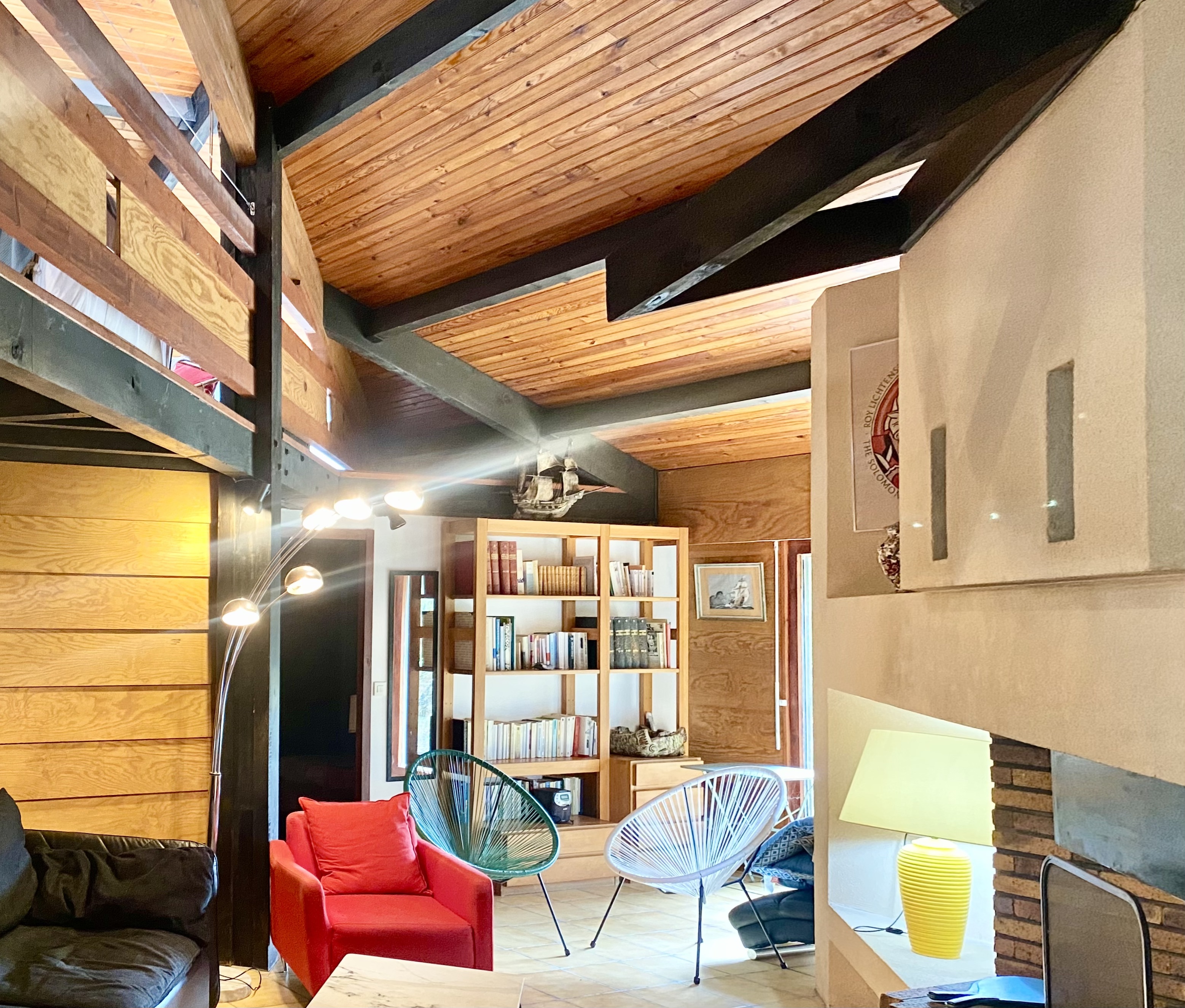 &nbsp;Just Sold,by our Team-&nbsp; "Gaviota Beach House", Exclusive Sales Mandate Hossegor Between Lake &amp; Ocean, comfortable 4/5 bed family home on 1650 sq. m. of wooded land. Quiet architect-designed retreat, original &amp; intimist.