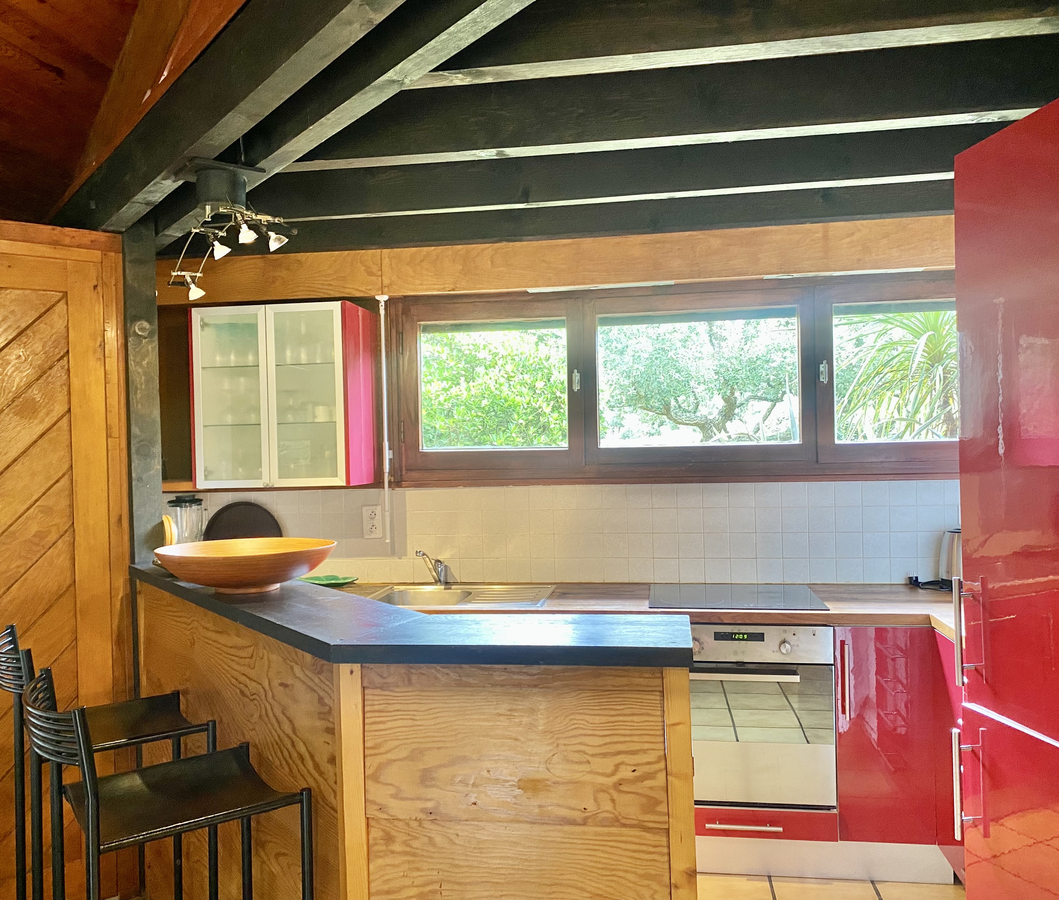 &nbsp;Just Sold,by our Team-&nbsp; "Gaviota Beach House", Exclusive Sales Mandate Hossegor Between Lake &amp; Ocean, comfortable 4/5 bed family home on 1650 sq. m. of wooded land. Quiet architect-designed retreat, original &amp; intimist.