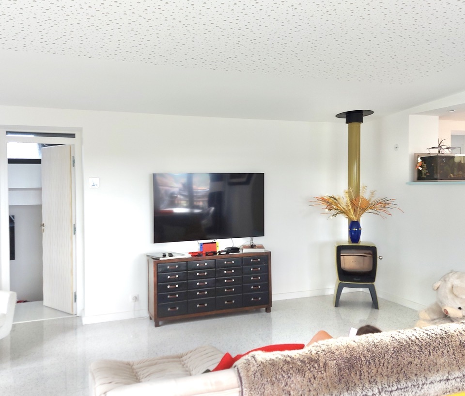 "The Tree Lodge", For Sale Seignosse Village Near the Golf Course &amp; 4km from the beach, charming 2 bed / 2 bath villa plus one bedroom guest house, newly renovated and set in very quiet surroundings with unique views... &pound; 1,078,000