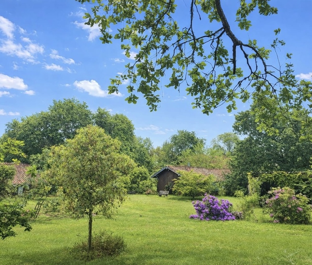 "Airial San Miguel" For Sale Sole Agent Saint Michel d'Escalus - 12km from beaches &amp; 15km from golf course, superb renovated farmhouse / character property on 8500 sq. m. of land comprising of original landaise farm house, sheepfold, artist workshop &amp; outbuildings; rare opportunity to live in a small village with preserved local traditions ; ideal for bed &amp; breakfast. Quiet &amp; peaceful ... &pound;821,000.