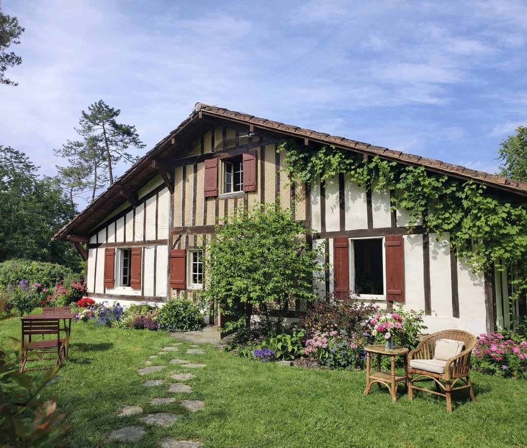 "Airial San Miguel" For Sale Sole Agent Saint Michel d'Escalus - 12km from beaches &amp; 15km from golf course, superb renovated farmhouse / character property on 8500 sq. m. of land comprising of original landaise farm house, sheepfold, artist workshop &amp; outbuildings; rare opportunity to live in a small village with preserved local traditions ; ideal for bed &amp; breakfast. Quiet &amp; peaceful ... &pound;821,000.