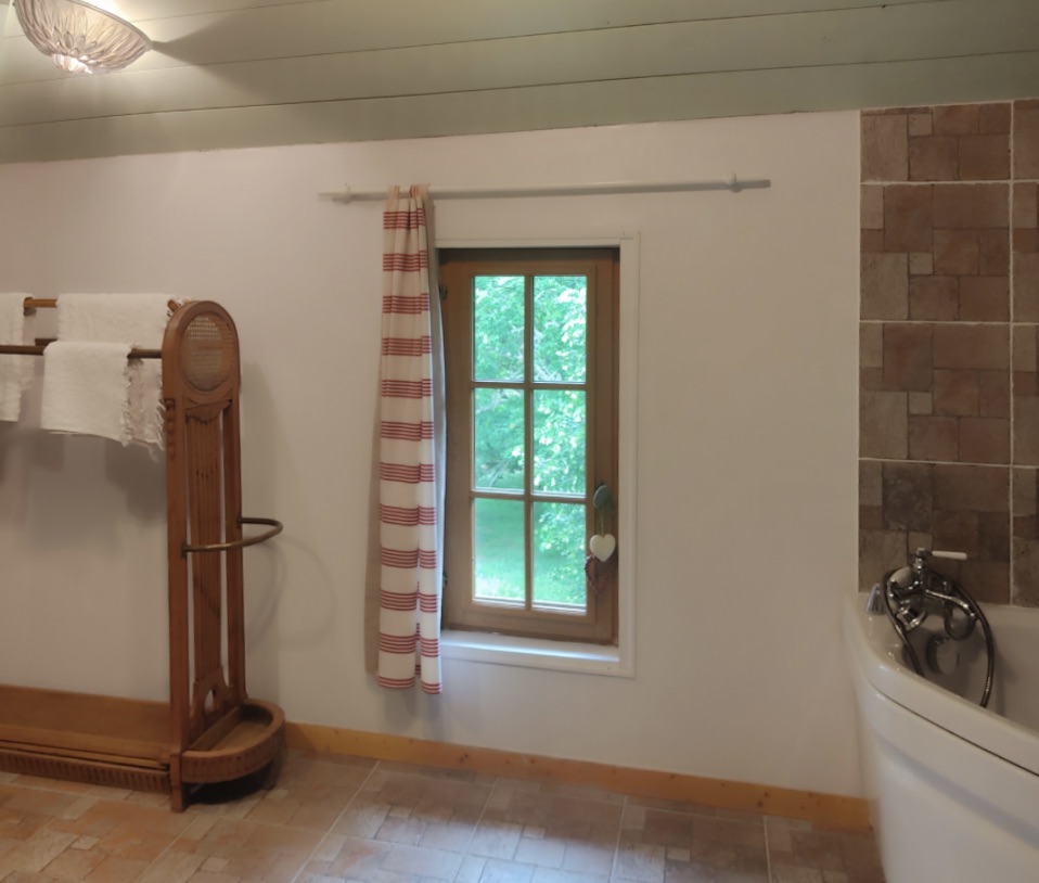 "Airial San Miguel" For Sale Sole Agent Saint Michel d'Escalus - 12km from beaches &amp; 15km from golf course, superb renovated farmhouse / character property on 8500 sq. m. of land comprising of original landaise farm house, sheepfold, artist workshop &amp; outbuildings; rare opportunity to live in a small village with preserved local traditions ; ideal for bed &amp; breakfast. Quiet &amp; peaceful ... &pound;821,000.