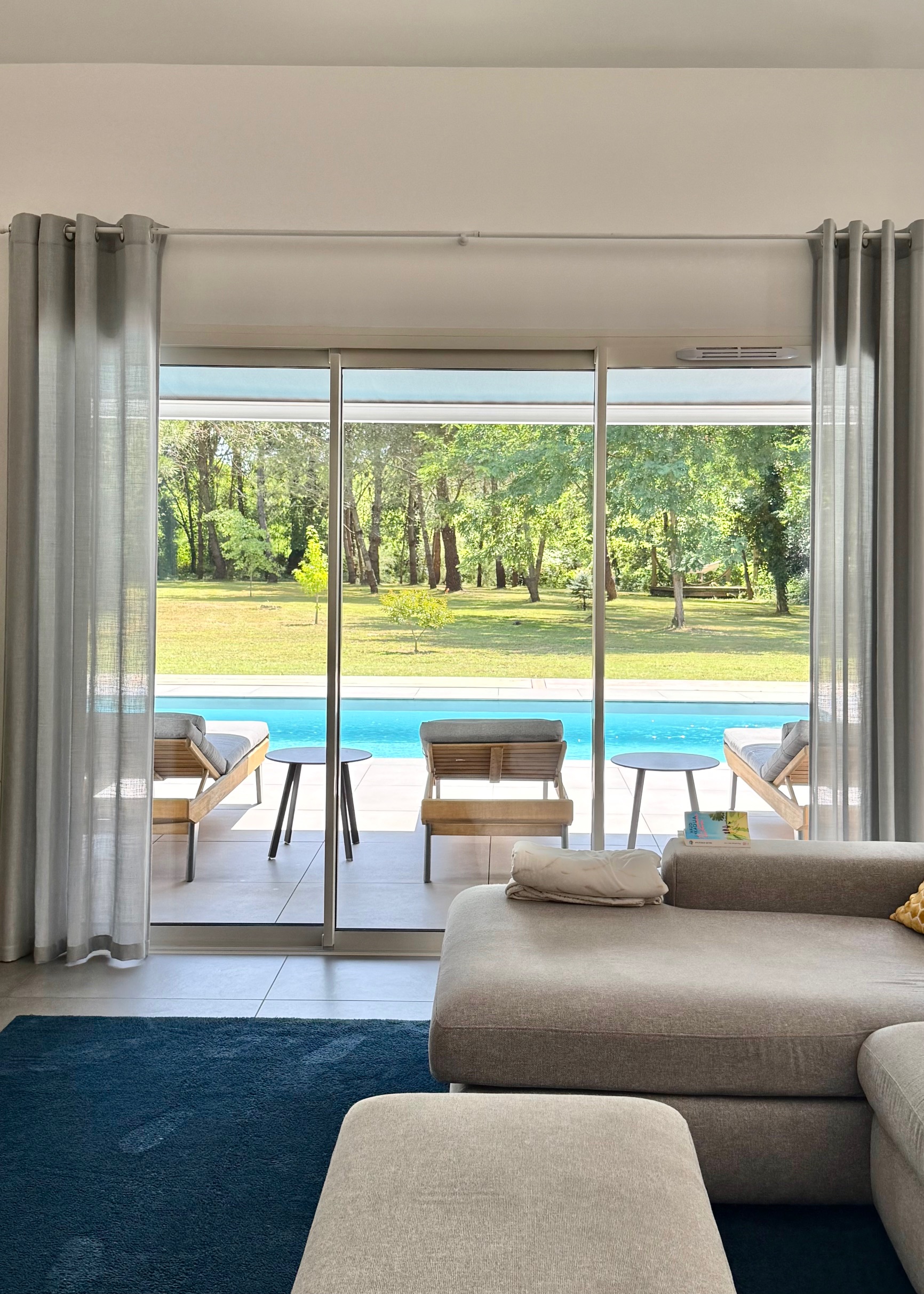 "Los Olivos Grand Estate" For Sale Soustons in a stunning &amp; private location, luxury property comprising of single-level architect designed villa &amp; outbuildings, set on 3350 sq. m. of landscaped gardens with swimming pool... &pound; 1,050,000.&nbsp;