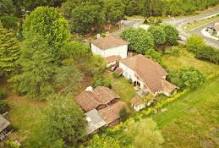 SOLD BY OUR TEAM - "El Corte de Madera Estate" Exclusive Sales Mandate, Landes Coastal Lake District, Saint Julien en Born / Contis Plage, very sought-after location for surfers, 7km from Contis Beach and its famous lighthouse; incredible charm for this Napoleonian-era property nested on 5000 sq. m. of land with original outbuildings, offering endless renovation possibilities