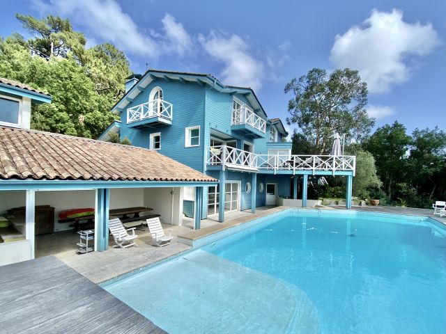 &ldquo;Sea Ranch&rdquo; For Sale Seignosse Golf Course, in a dominant position with exceptional forest &amp; ocean views, spacious 6 bed / 4 bath villa; a must in an emblematic location&hellip; &pound;3,100,000