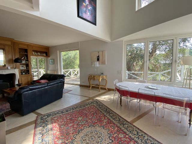 &ldquo;Sea Ranch&rdquo; For Sale Seignosse Golf Course, in a dominant position with exceptional forest &amp; ocean views, spacious 6 bed / 4 bath villa; a must in an emblematic location&hellip; &pound;3,100,000
