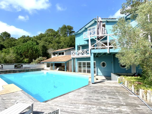 &ldquo;Sea Ranch&rdquo; For Sale Seignosse Golf Course, in a dominant position with exceptional forest &amp; ocean views, spacious 6 bed / 4 bath villa; a must in an emblematic location&hellip; &pound;3,100,000