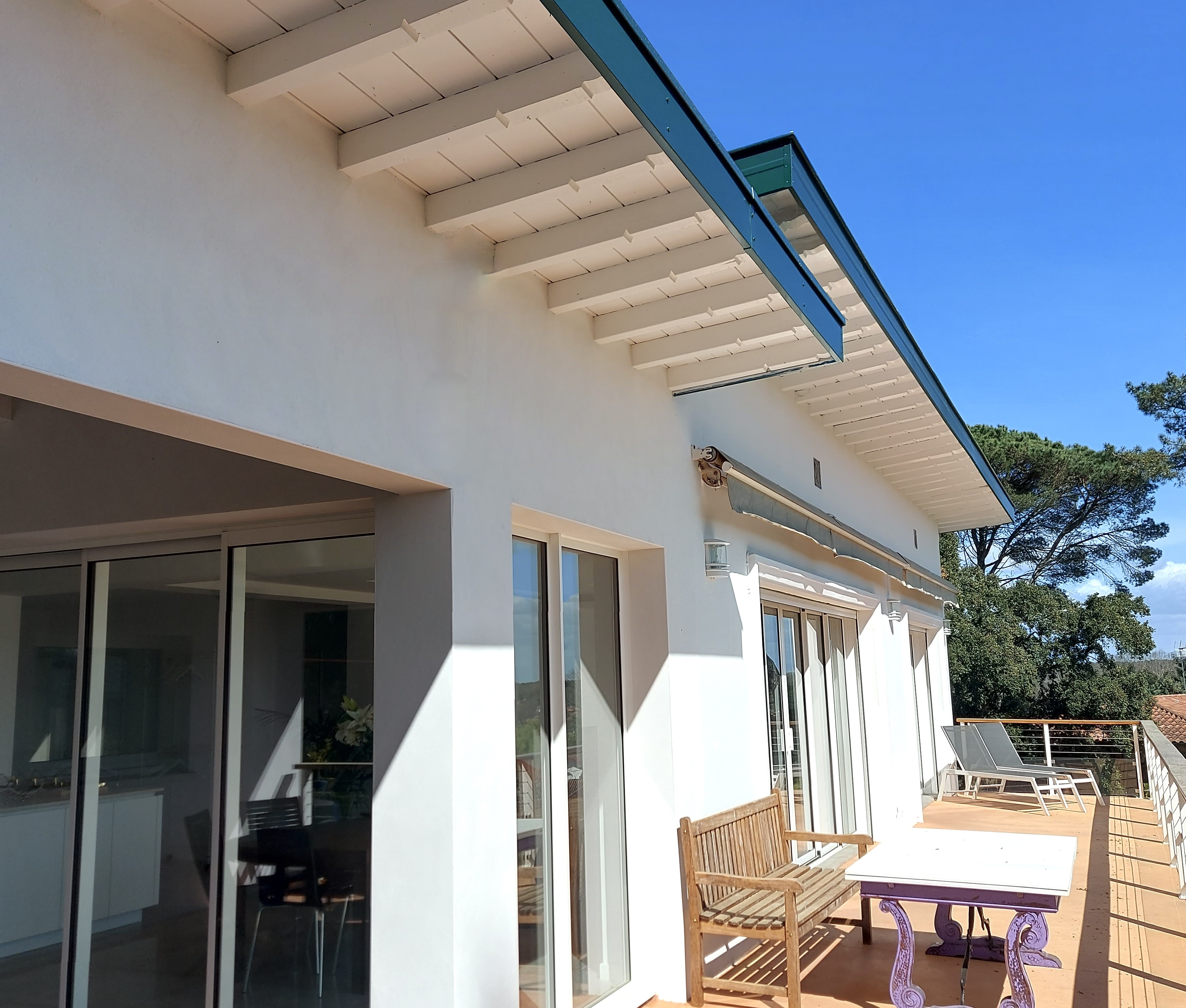 "Loma Vista Beach House" For Sale 4km Hossegor, golf &amp; beaches by bicycle, superb recently refurbished 4 bed / 3 bath villa with heated swimming pool set on 2700 sq. m. of land - unique, dominant position &amp; unobstructed views!... &pound; 1,925,000