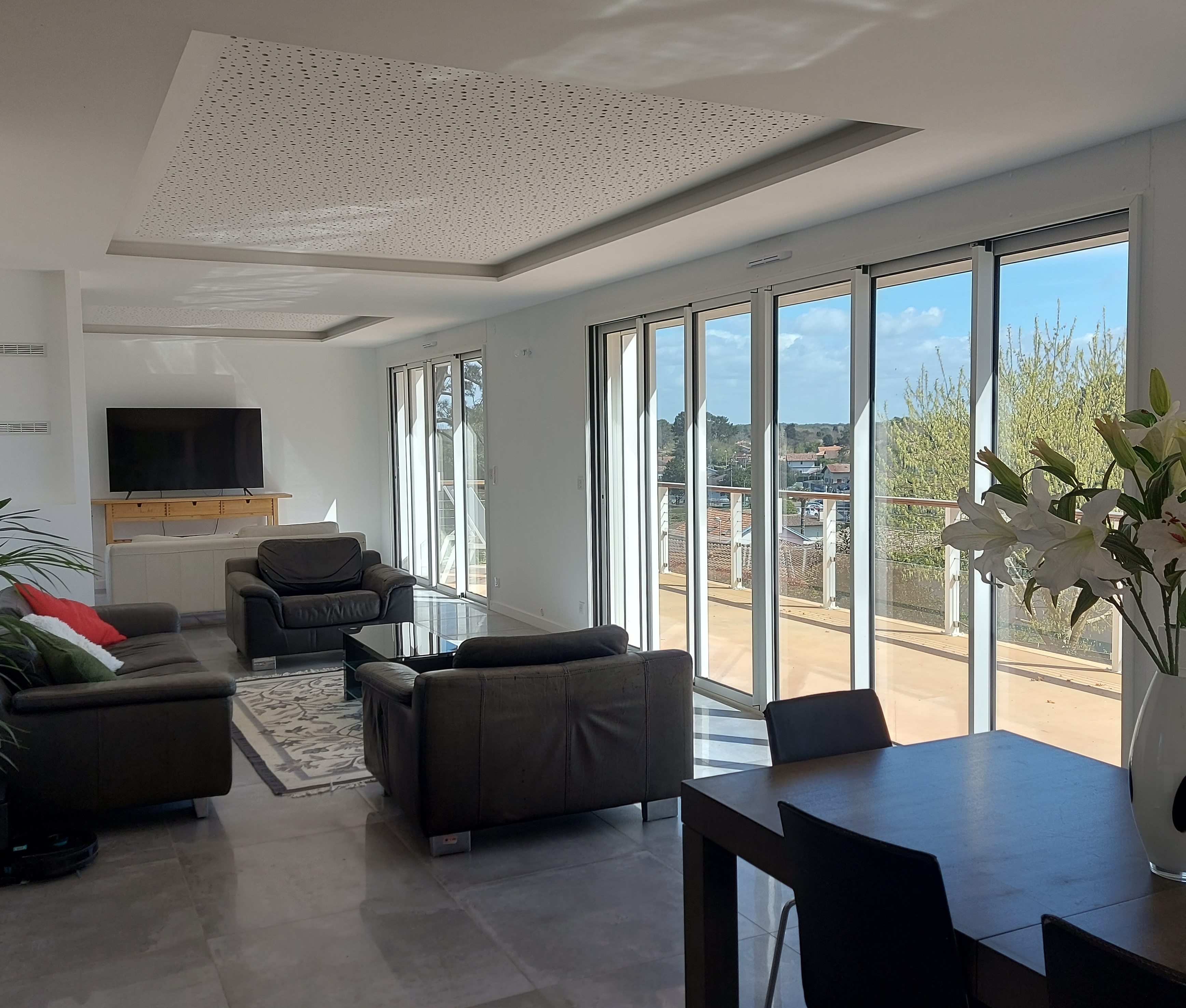 "Loma Vista Beach House" For Sale 4km Hossegor, golf &amp; beaches by bicycle, superb recently refurbished 4 bed / 3 bath villa with heated swimming pool set on 2700 sq. m. of land - unique, dominant position &amp; unobstructed views!... &pound; 1,925,000