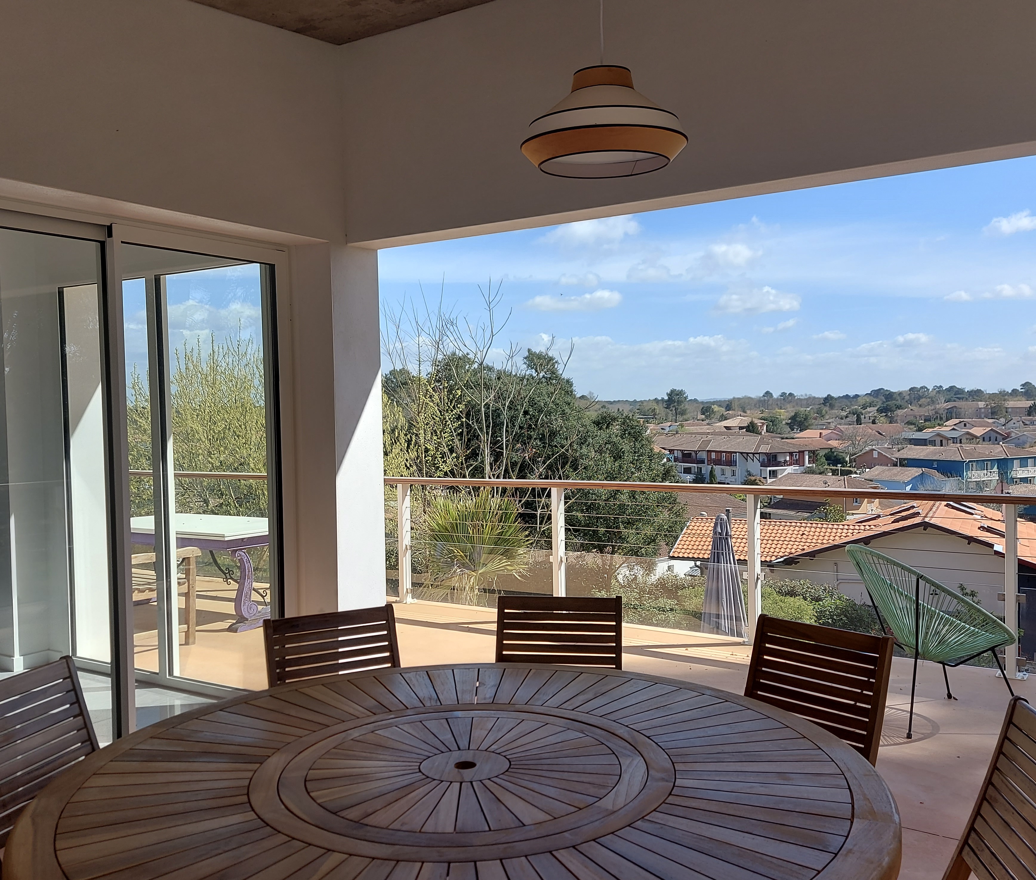 "Loma Vista Beach House" For Sale 4km Hossegor, golf &amp; beaches by bicycle, superb recently refurbished 4 bed / 3 bath villa with heated swimming pool set on 2700 sq. m. of land - unique, dominant position &amp; unobstructed views!... &pound; 1,925,000