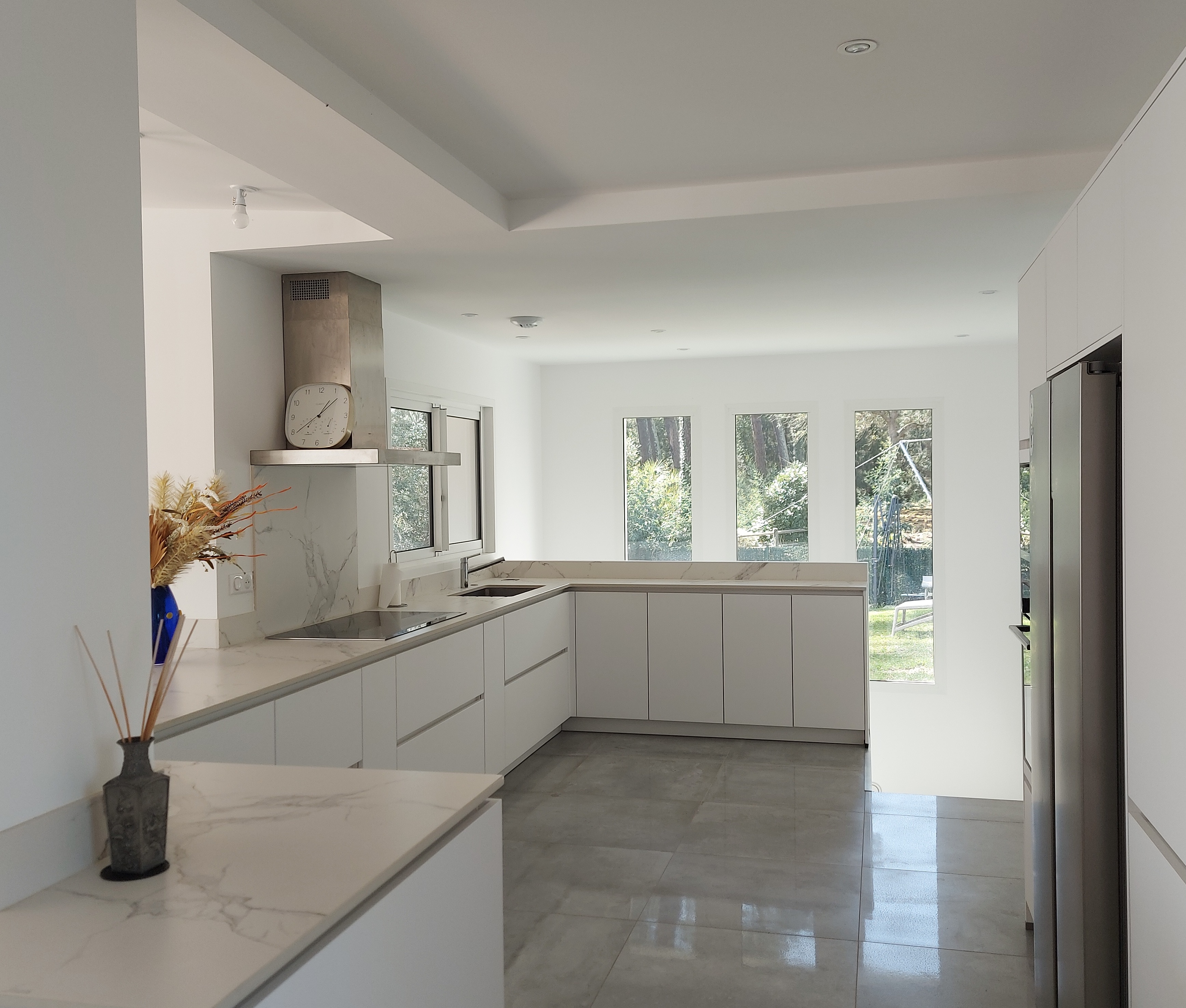 "Loma Vista Beach House" For Sale 4km Hossegor, golf &amp; beaches by bicycle, superb recently refurbished 4 bed / 3 bath villa with heated swimming pool set on 2700 sq. m. of land - unique, dominant position &amp; unobstructed views!... &pound; 1,925,000