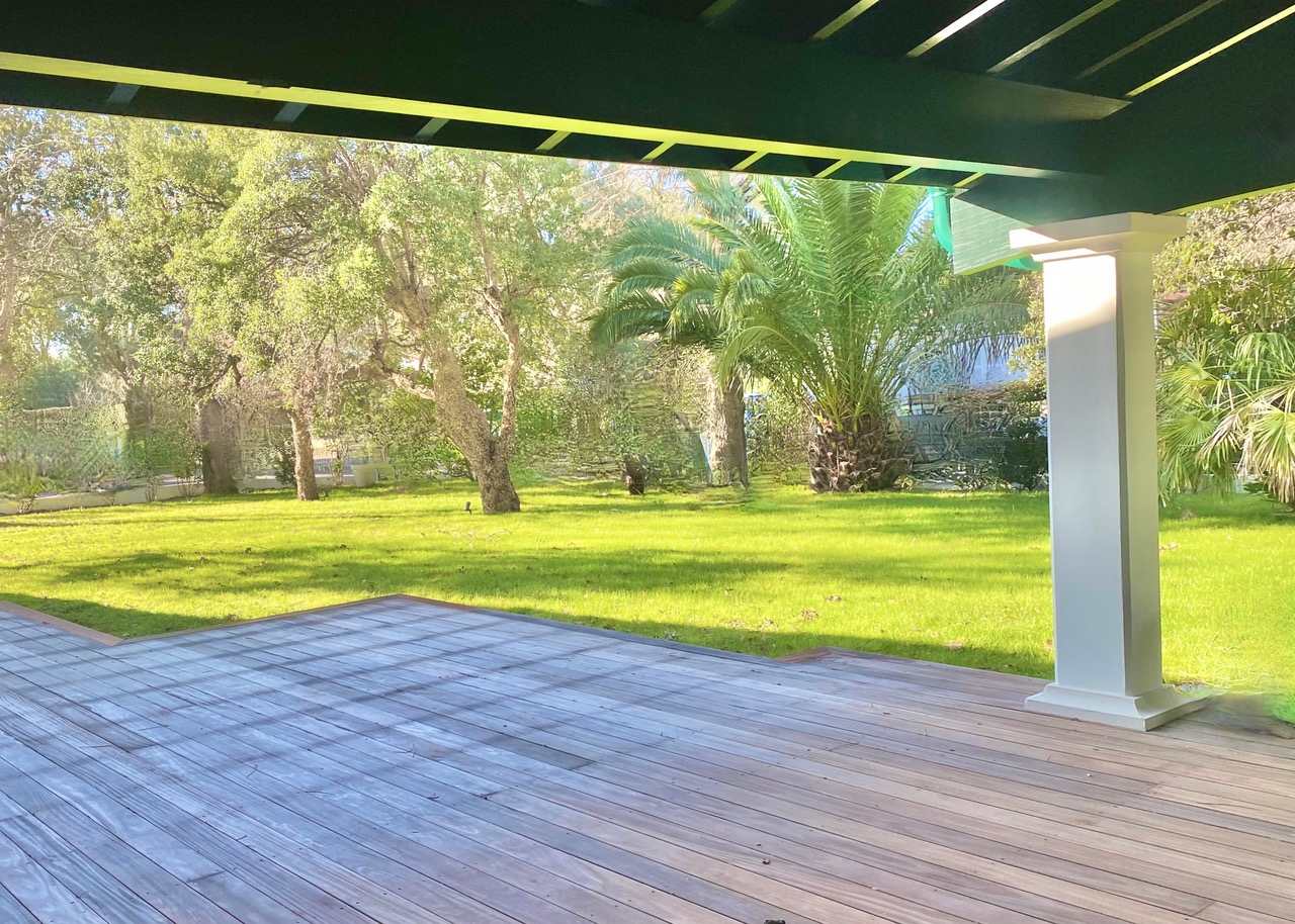 &ldquo;Santo Domingo Beach House&rdquo; For Sale Hossegor Centre near the lake &amp; the ocean, superb 6 bed / 5 bath basco-landais style property set in beautiful surroundings; quiet, serene, &ldquo;all by foot&rdquo; lifestyle. Newly renovated to the highest standards by an architect, move-in ready&hellip; &pound; 2,870,000