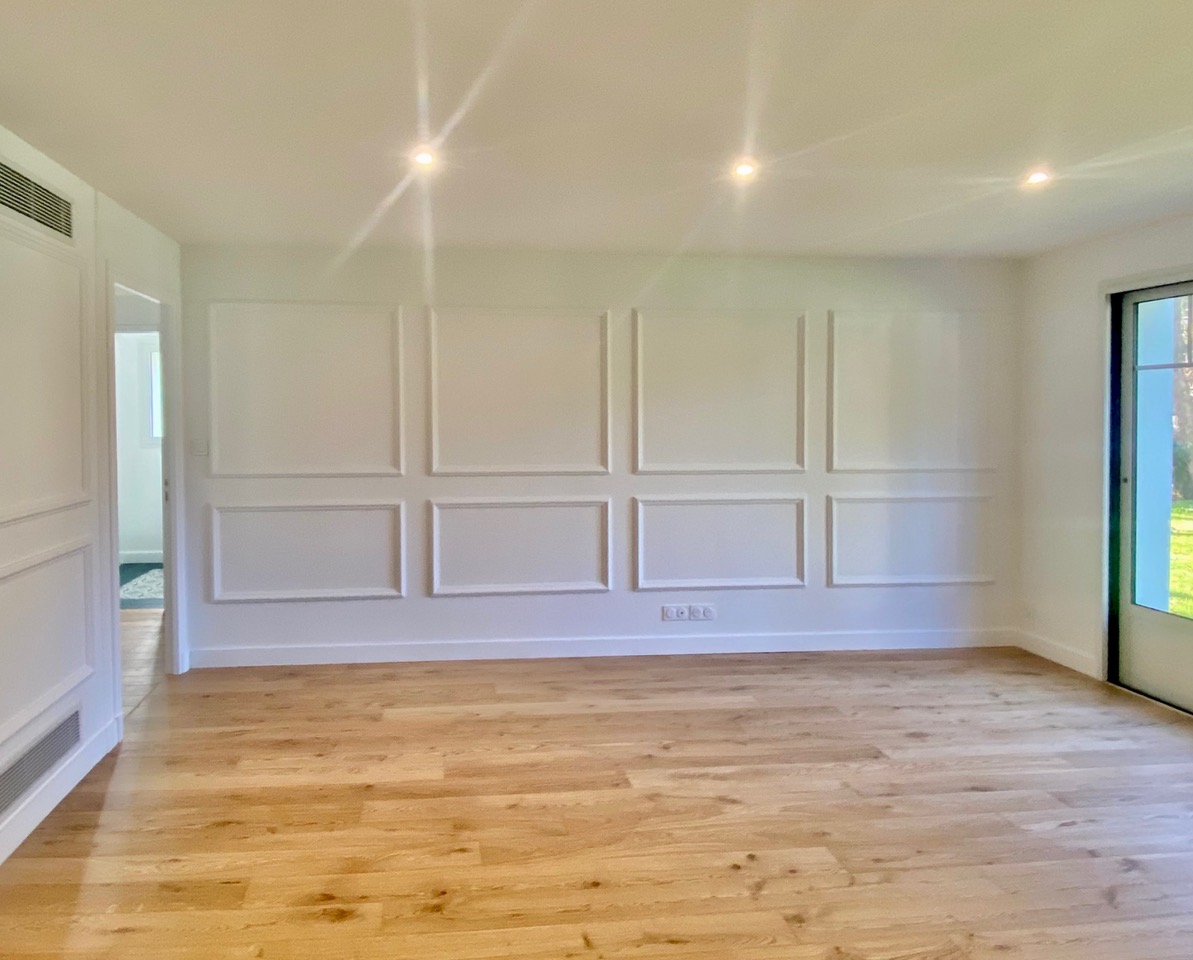 &ldquo;Santo Domingo Beach House&rdquo; For Sale Hossegor Centre near the lake &amp; the ocean, superb 6 bed / 5 bath basco-landais style property set in beautiful surroundings; quiet, serene, &ldquo;all by foot&rdquo; lifestyle. Newly renovated to the highest standards by an architect, move-in ready&hellip; &pound; 2,870,000